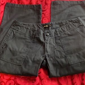 Black Hurley Capris